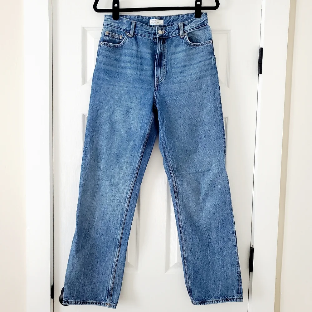 Bershka High Waist Straight Leg Dad Jeans in Medium Blue - Picture 2 of 8